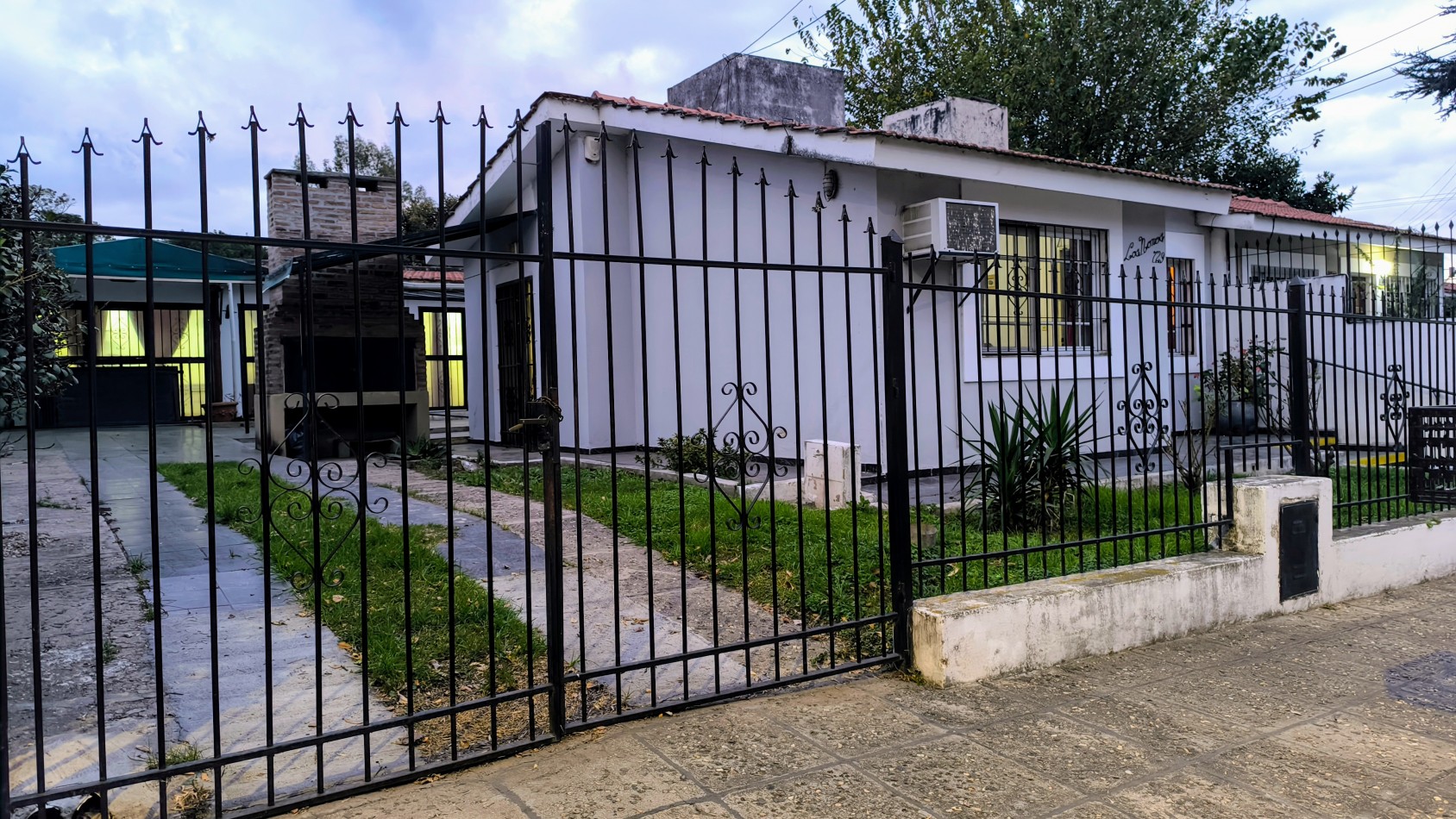 REBAJADA  casa   de 3 dorm. en Villa Carlos Paz 