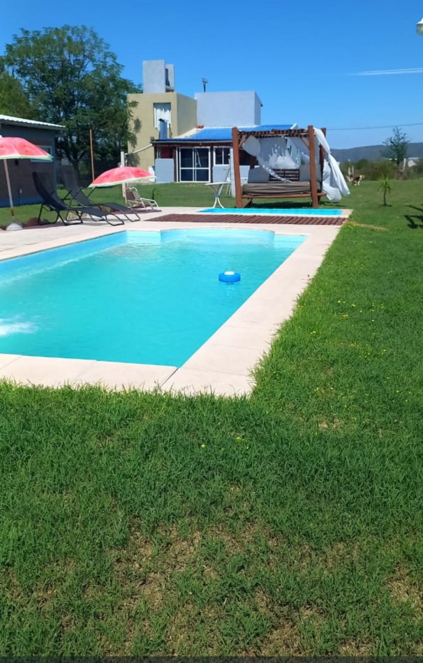 Alquiler Temporario/vacacional- COMPLEJO DE 3 CABAÑAS EN VILLA PARQUE SIQUIMAN