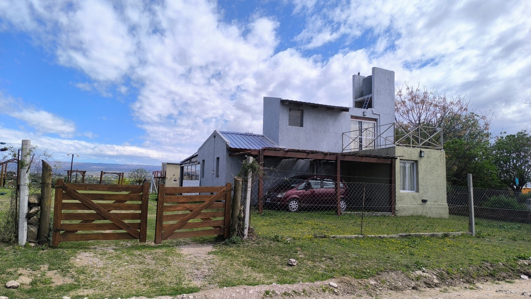 VENTA - COMPLEJO DE 3 CABAÑAS EN VILLA PARQUE SIQUIMAN