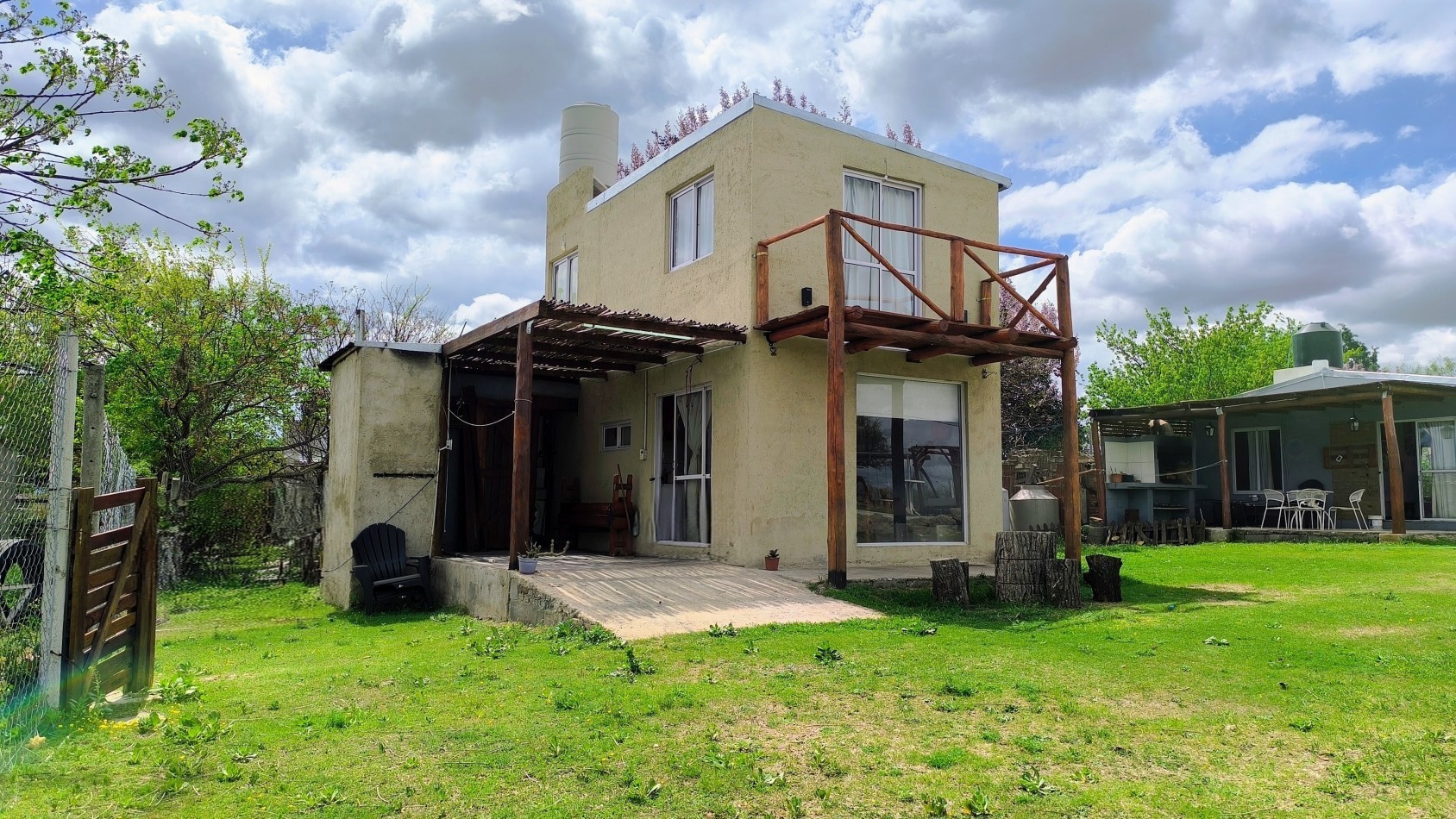 VENTA - COMPLEJO DE 3 CABAÑAS EN VILLA PARQUE SIQUIMAN