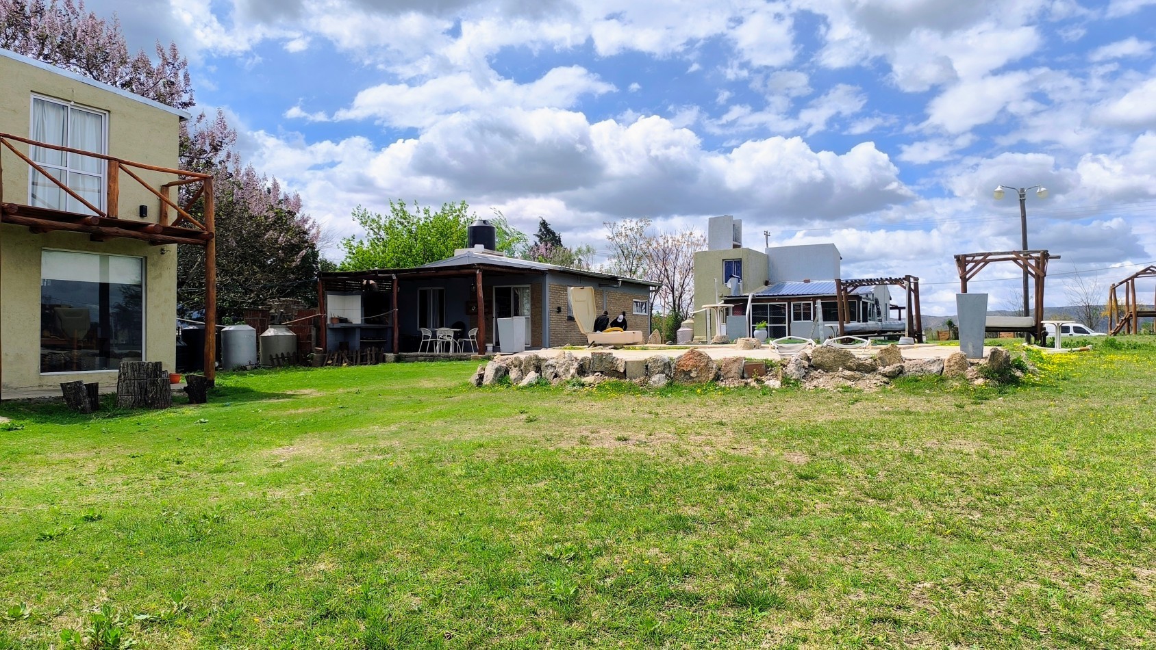 VENTA - COMPLEJO DE 3 CABAÑAS EN VILLA PARQUE SIQUIMAN